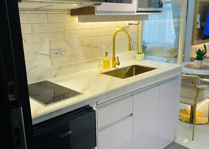 Cai's Bay, Near Airport With Pool&sauna Access Apartamento